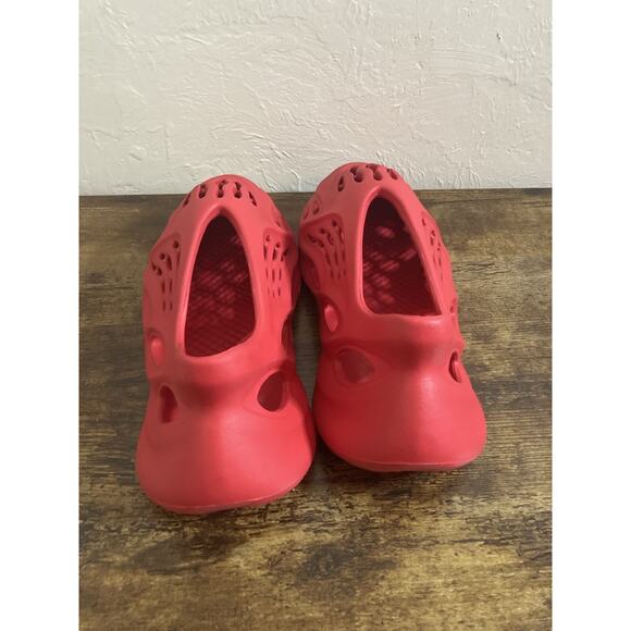Men’s Size 6 Yeezy Foam Runner Vermillion RNNR Foamrunner - Picture 3 of 6